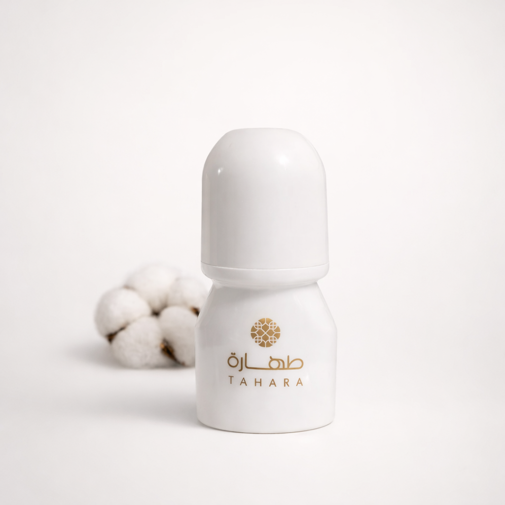 Déodorant naturel roll-on musc blanc Tahara 50ml flacon blanc avec logo doré et fleur de coton en arrière-plan 